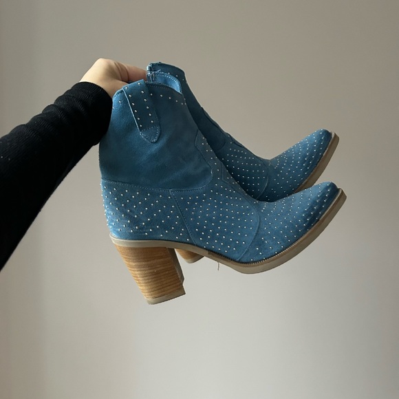 Cowboy boots - Picture 1 of 3